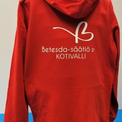 Työvaatteet hoivapalveluiden brändi-ilmeen luojana